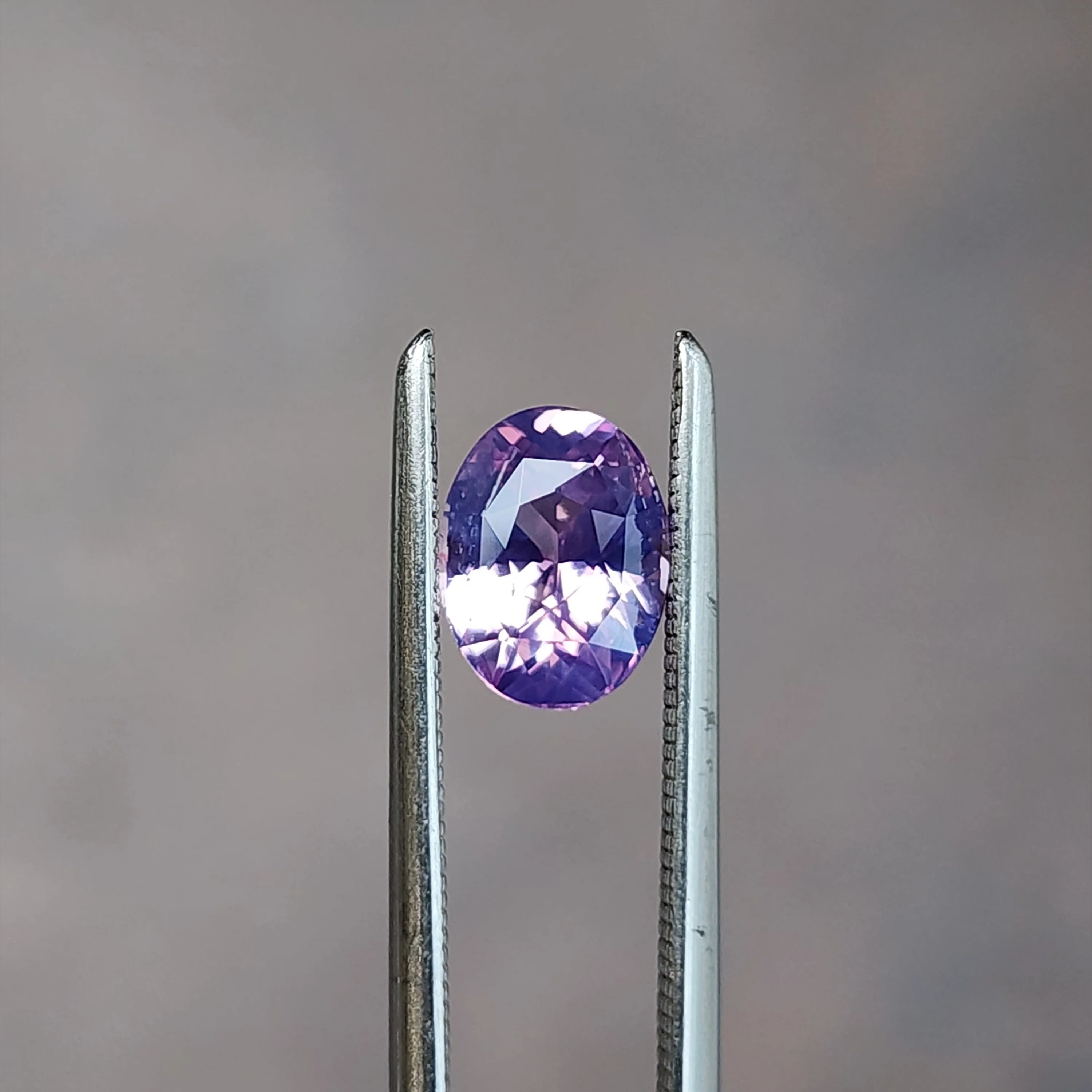 1.07ct Natural Lavender Oval Sapphire from Sri Lanka - Image 2