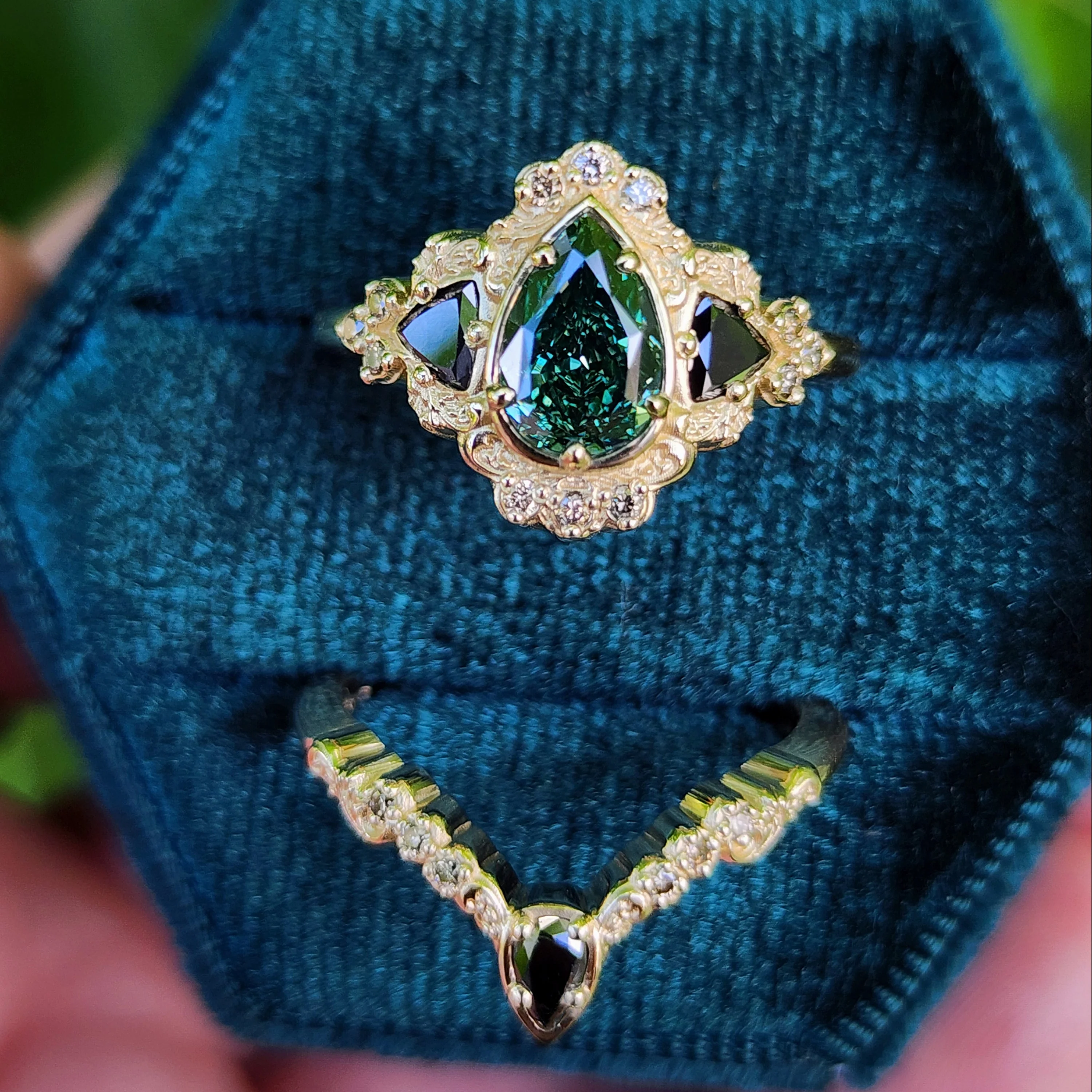 Ready to Ship 6-8 1.15ct Lab Green Diamond Pear Ophelia Wedding Ring Set 14k Yellow Gold - Image 2