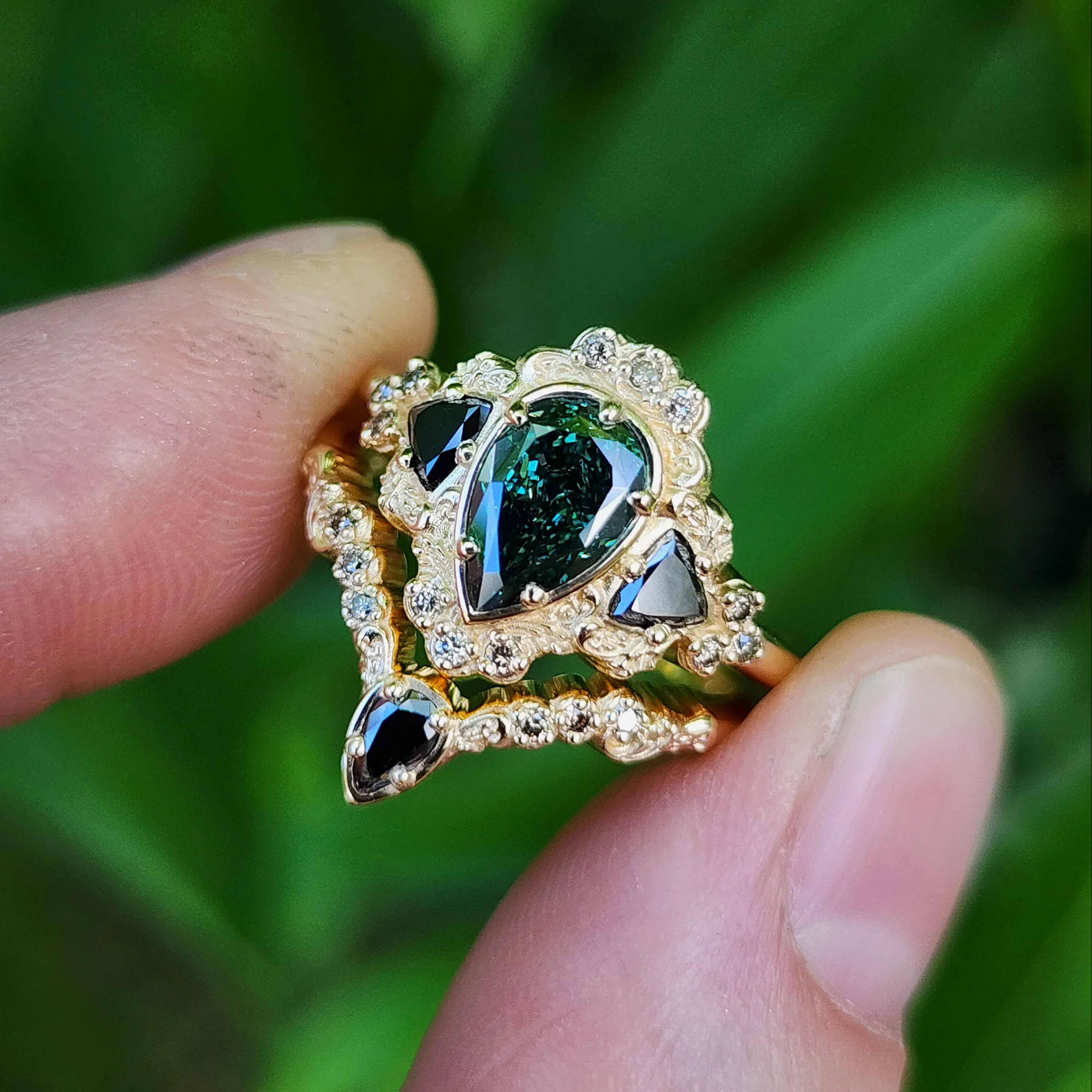 Ready to Ship 6-8 1.15ct Lab Green Diamond Pear Ophelia Wedding Ring Set 14k Yellow Gold - Image 4