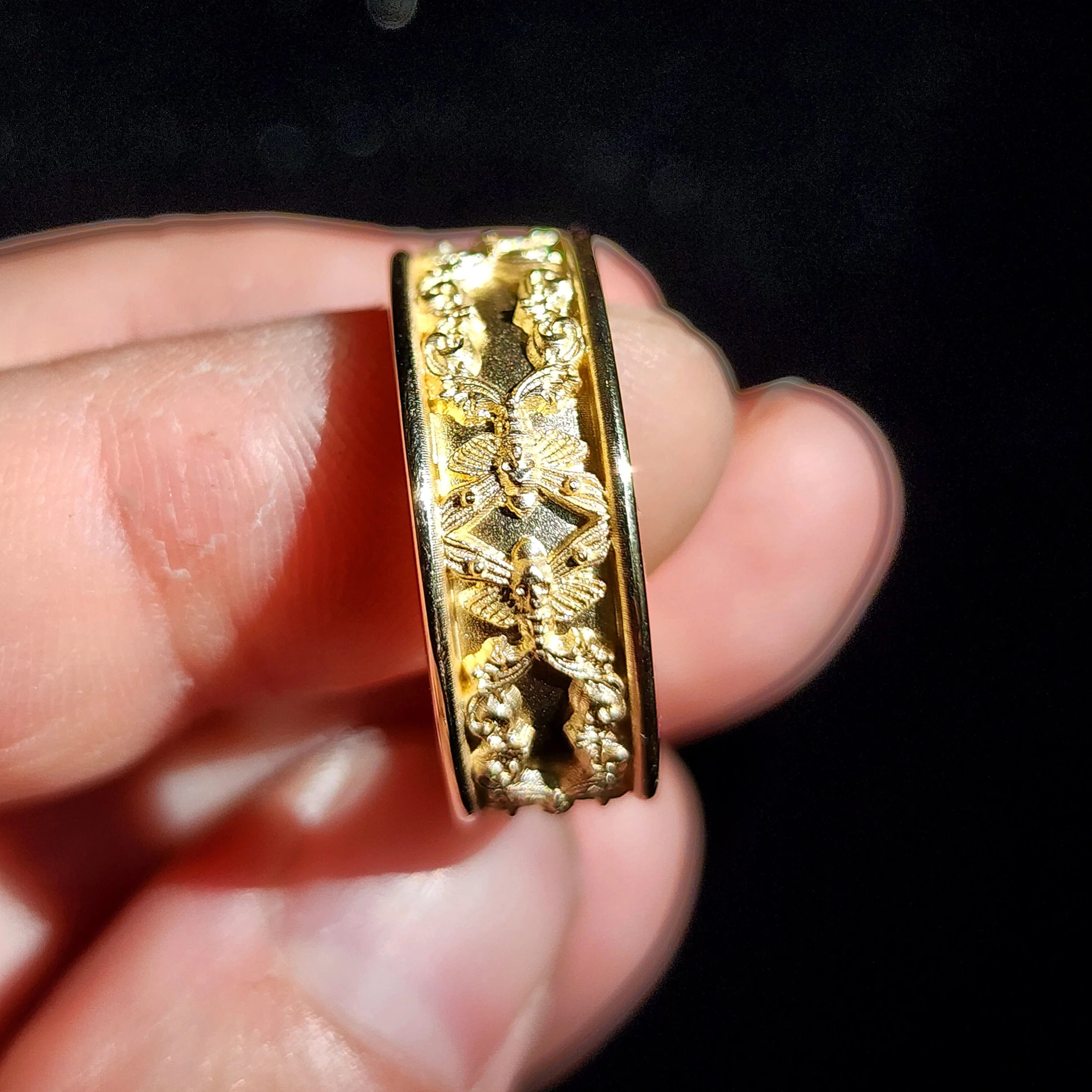 Mens Hawk Moth Wedding Band - 14k Gold - Image 7